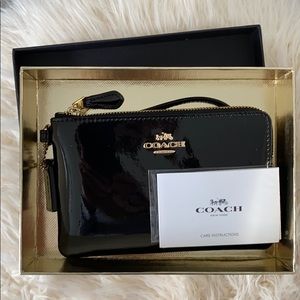 NWT! Coach Wristlet! 🖤